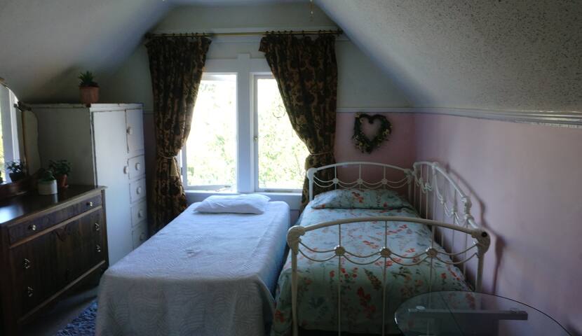 Charming James Bay Guest House gallery image 3