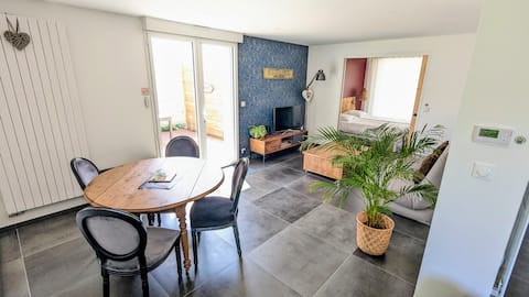 Cœurs de l'Ouest – Air-conditioned Apartment with Garden and Parking