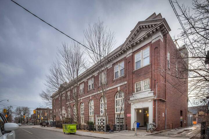 Comfort and Luxury meet in heart of Little Italy gallery image 5