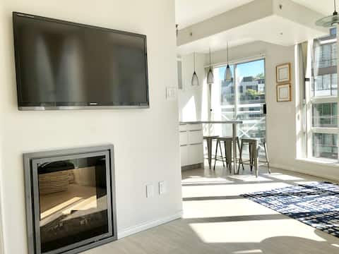 Top performing Airbnb: Beautiful Downtown Beach District Condo in Downtown