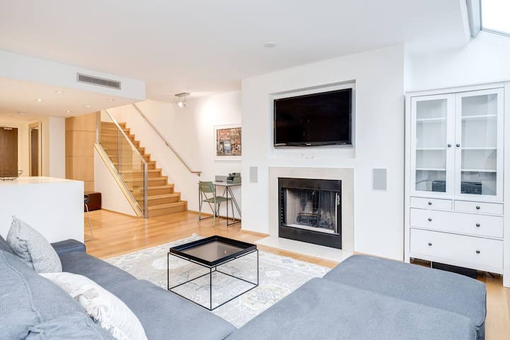 Yorkville Loft | Large Rooftop Patio | Toronto