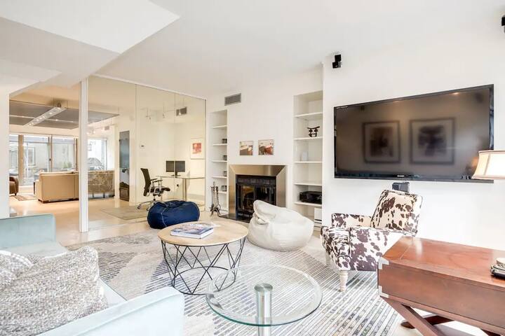 Yorkville Penthouse- Private Rooftop & Parking 307