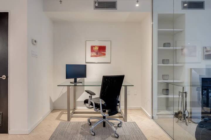 Yorkville Penthouse- Private Rooftop & Parking 307 gallery image 3