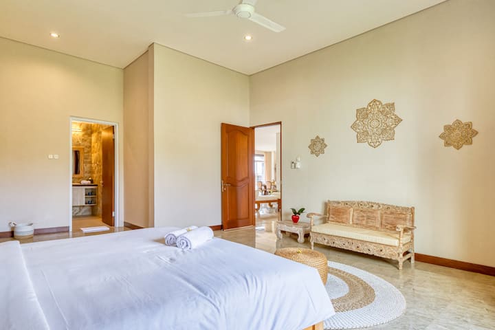 Dhomë gjumi e rehatshme dhe ftuese, e përkryer për një natë të qetë gjumi