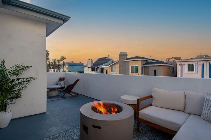 Free Beach Gear, Balcony, Views, 2 Min to Beach