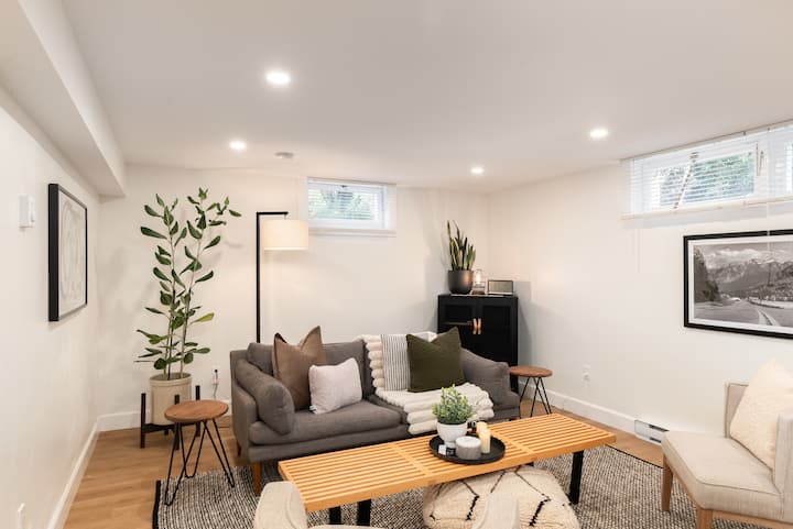 The Ernest Suite - New 2 Bed Victoria Uvic Oak Bay - Victoria, Canada