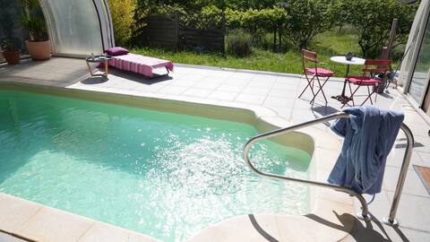 Quiet pleasant house with pool