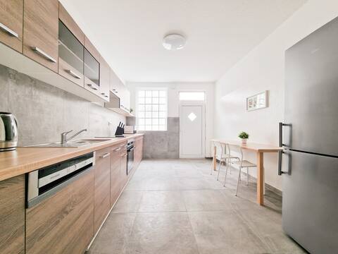RAJ Living - 3 Room Apartment - Terrace - Center