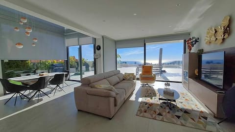 Luxury villa with sea views & Benidorm