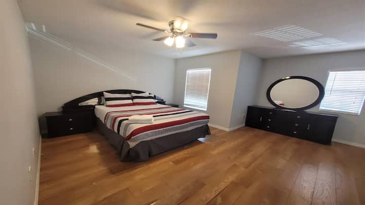 Furahia Utulivu wa Chumba chetu cha kulala cha Malkia