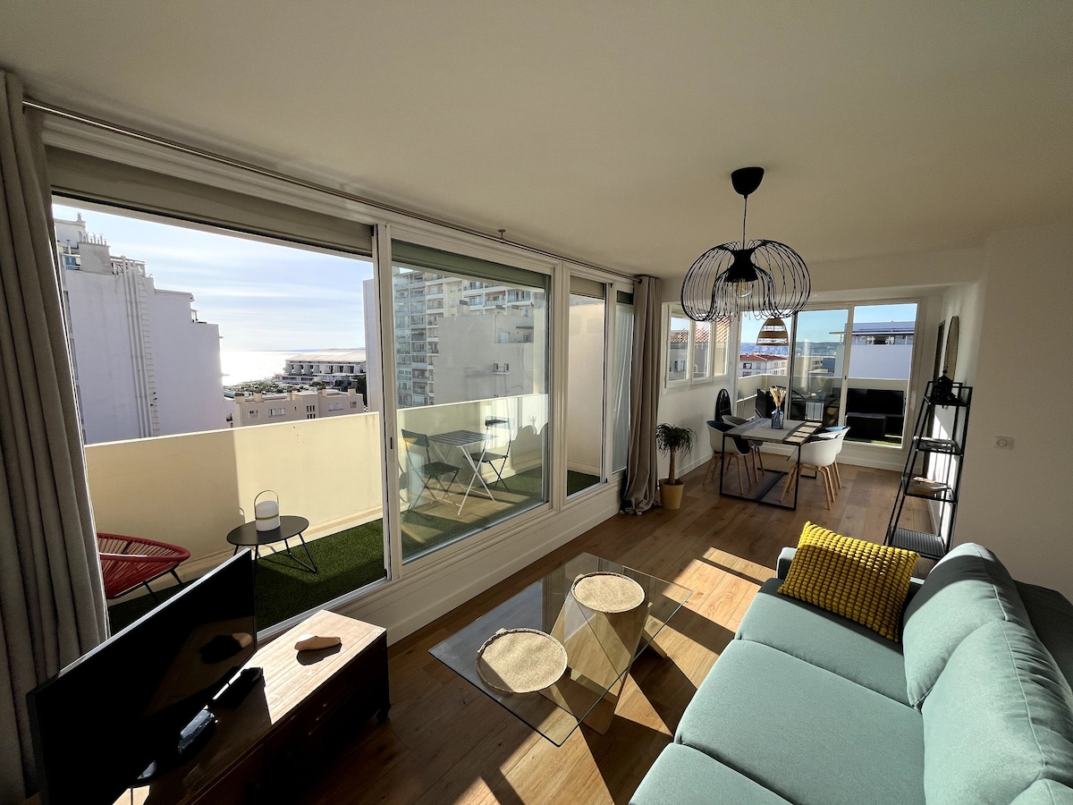 Top Airbnb: Sun & Beach - Top floor terrace with sea view! a Marseille 7e Arrondissement