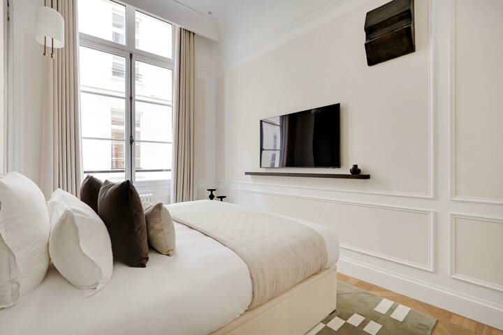 The Lander – Serviced 2BR/2BA – Louvre I