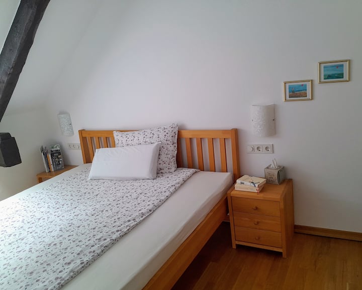 Ეს თქვენი პატარა იმპერიაა! Დაბინავდით სახურავის ქვეშ!
