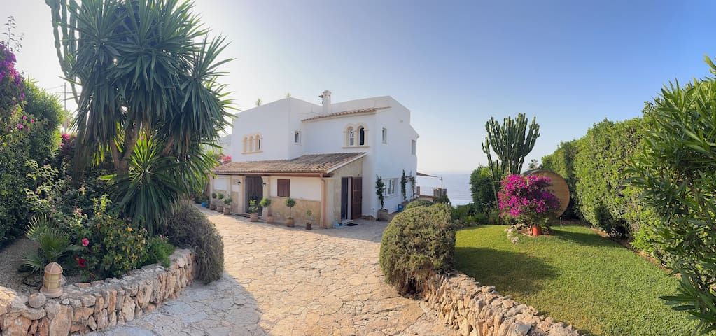 Luxus-Villa direkt am Meer