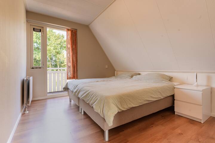 Schlafzimmer 2