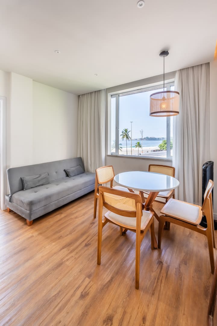 Dhomë ndenjjeje dhe ngrënieje