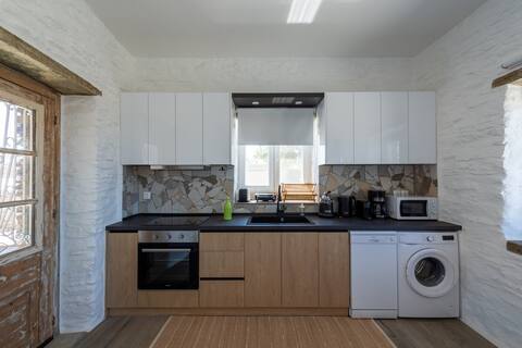 Top performing Airbnb: 2/3 - Heritage Haven - Petra Vista Retreats in Δήμος Κέας