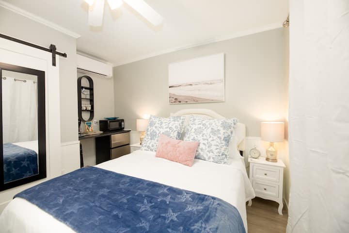 Downtown Studio Near Paseo Nuevo - Santa Barbara