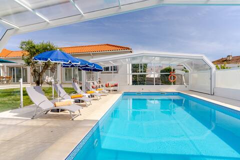 villa with heated pool, covered, jacuzzi, sauna