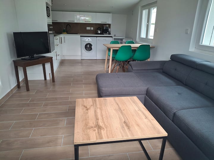 Maison Individuelle Plain Pied Avec Parking. - Bonneville