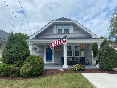 Avon Lake 4BR Beach Cottage with Lake Erie Access