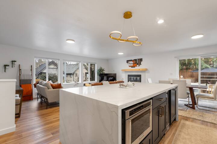 Urban Oasis with Cedar Hot Tub gallery image 4