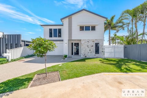 Bargara Coastal Luxe: Aircon, Out S Pet, Sleeps 8