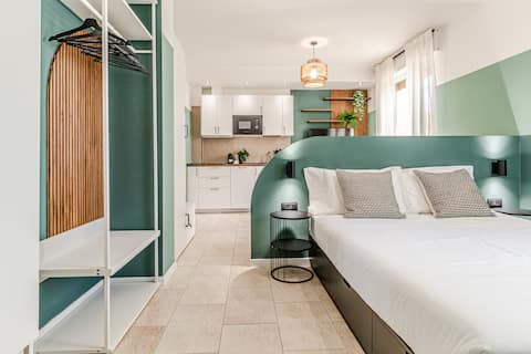 Japan Apartment Port Area with Balcony and Jacuzzi