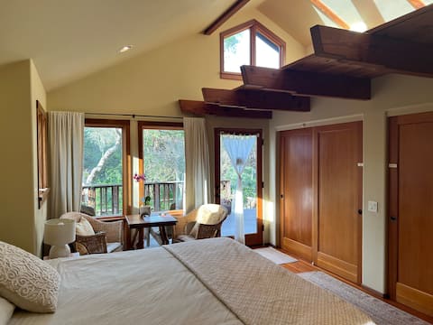 Peaceful, private garden studio.