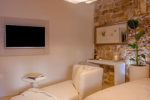 Successful Airbnb property: Diocletian’s Palace~Stylish Studio IRON Gate in Split