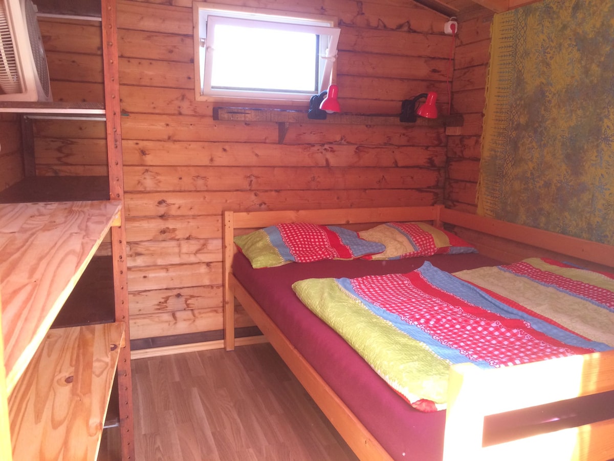 Airbnb em destaque: Blockhütte Algarve em Mexilhoeira Grande