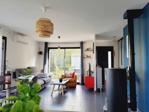 Forest escape: House with garden and views