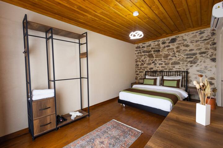 Private villa with sea view gallery image 5