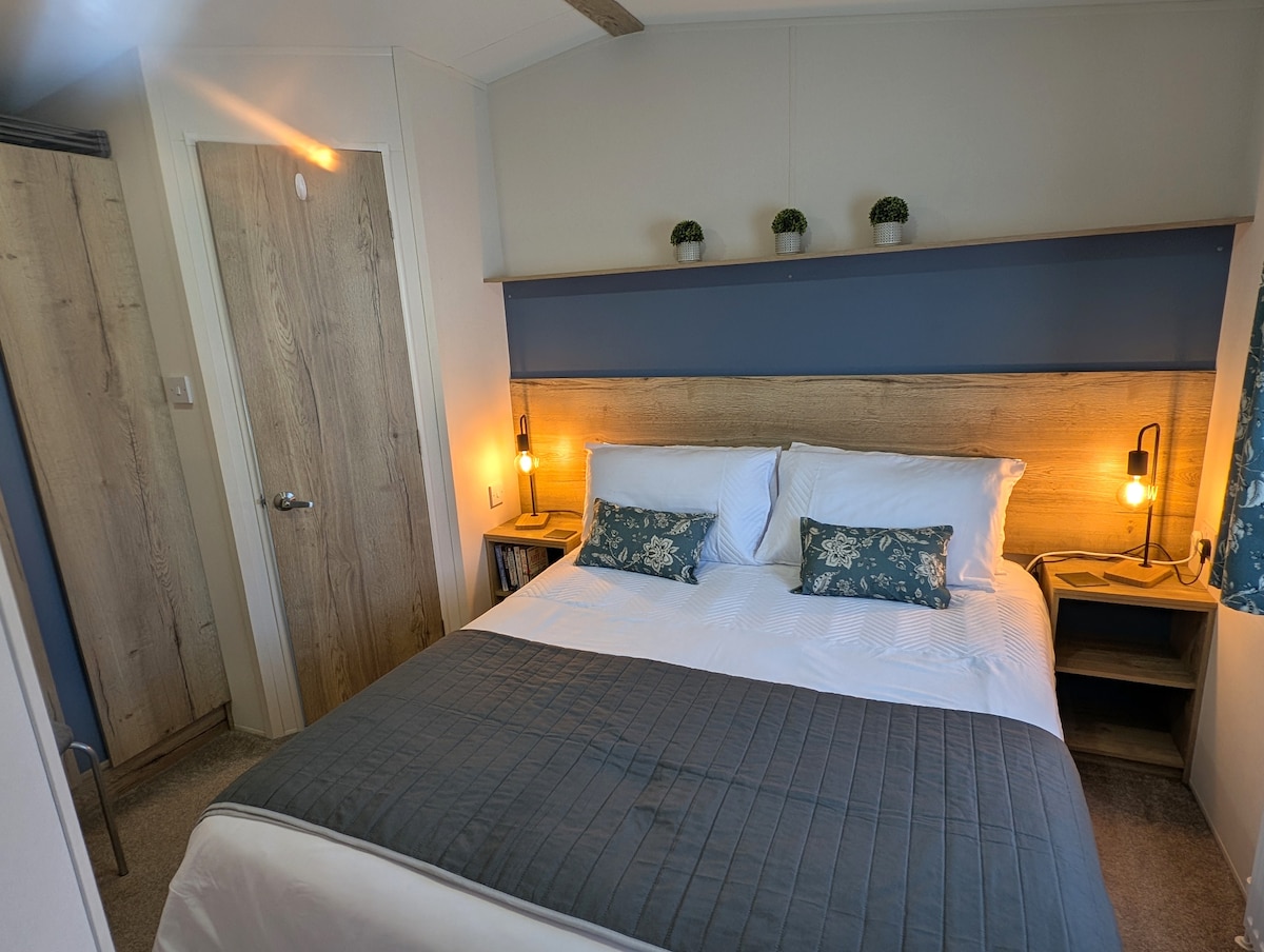 Დიდი ზომის კომფორტი აპარტამენტითა და სმარტ-ტელევიზორით