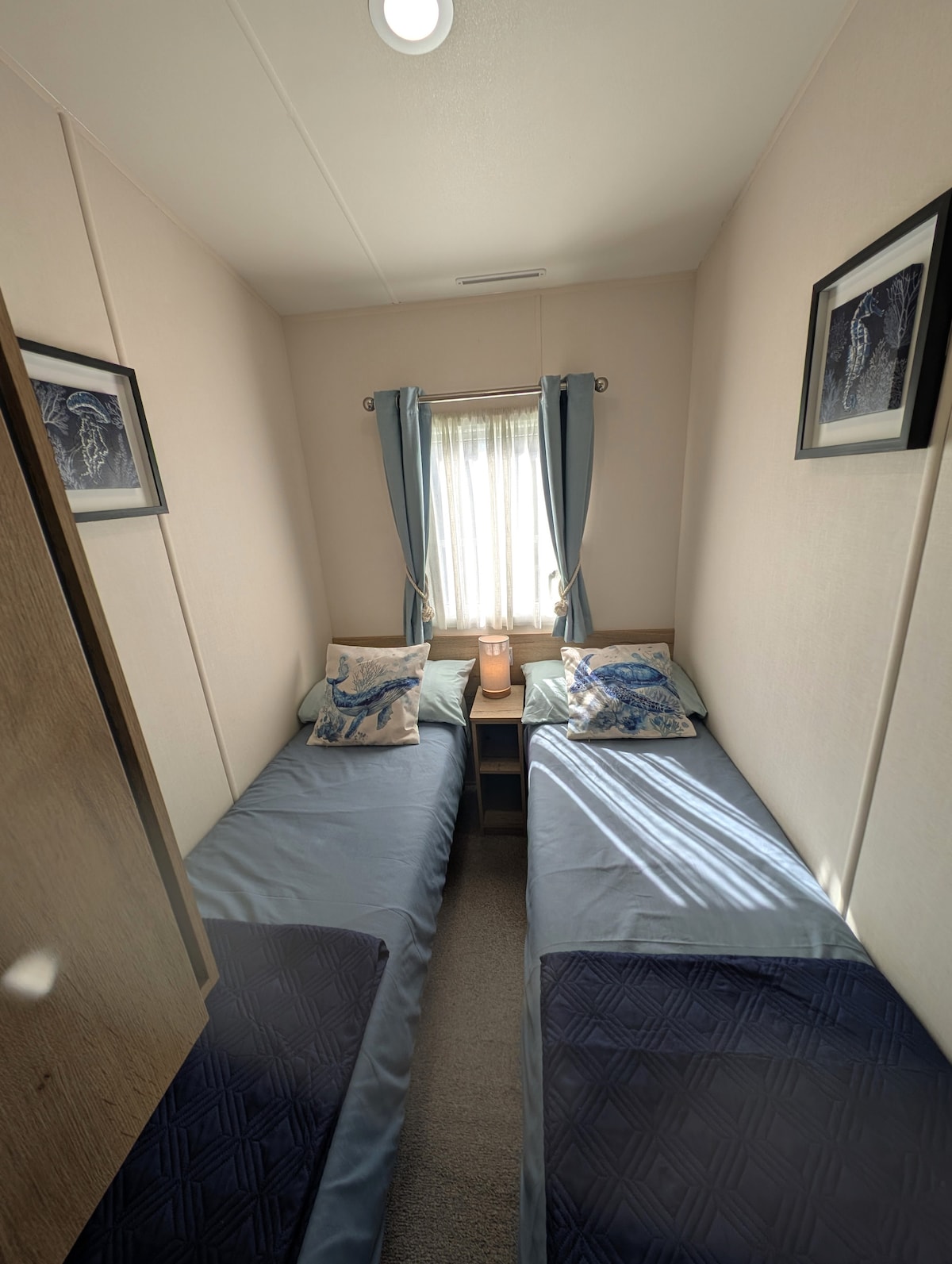 Დამატებითი სივრცე მეგობრებისთვის, ოჯახის წევრებისთვის ან პატარებისთვის - ჩვენი კუს ოთახი