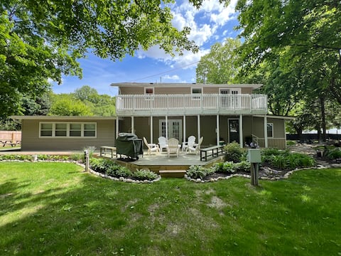 Lakeside House + Hot Tub (Sleeps 16+!)