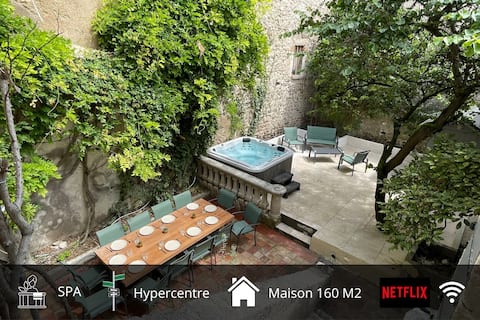 House with hot tub in the heart of Blois
