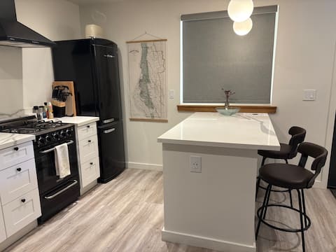 Parkway Grove Spa Shower & Private Hot Tub