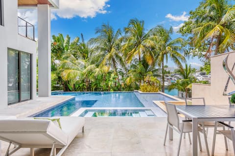 VILLA WATER FRONT Miami 6 Bedroom Sleeps 14 People