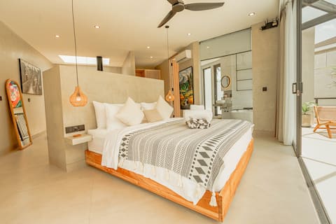 Makai 2: New Large Modern Luxury Villa with Pool