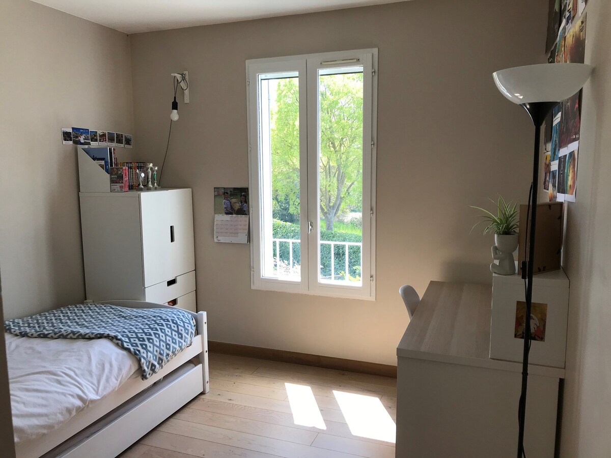 חדר יחיד למעלה