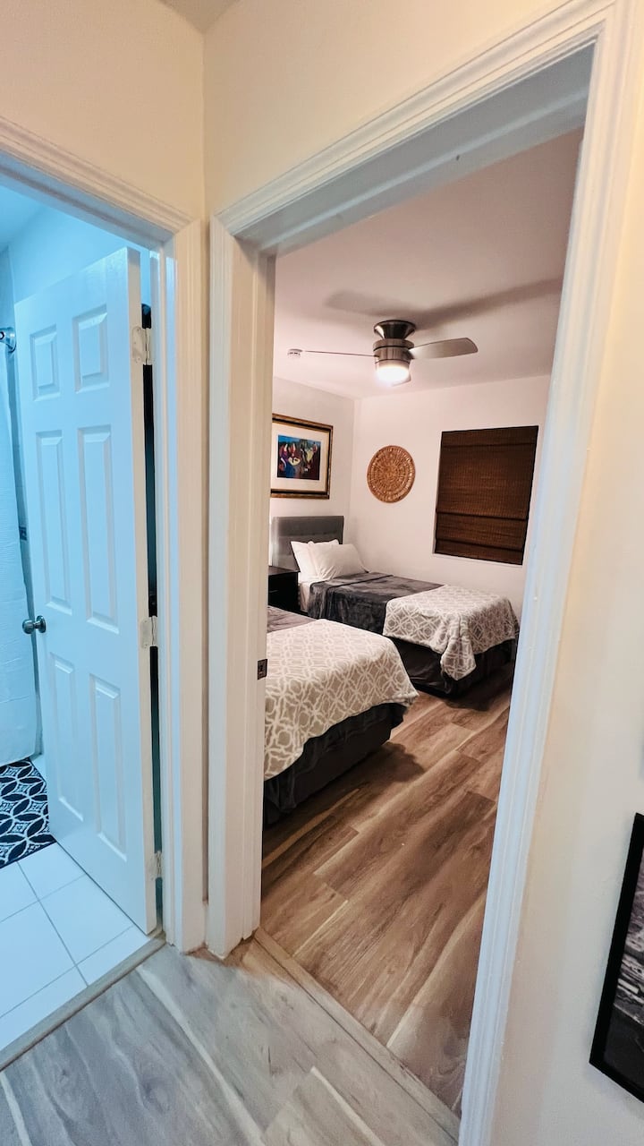 Ოთახის კონფიგურაცია-2 ტყუპი XL საწოლი - ან-კინგის საწოლი.
Გაუგზავნეთ შეტყობინება მასპინძელს შეთანხმების შესათანხმებლად.