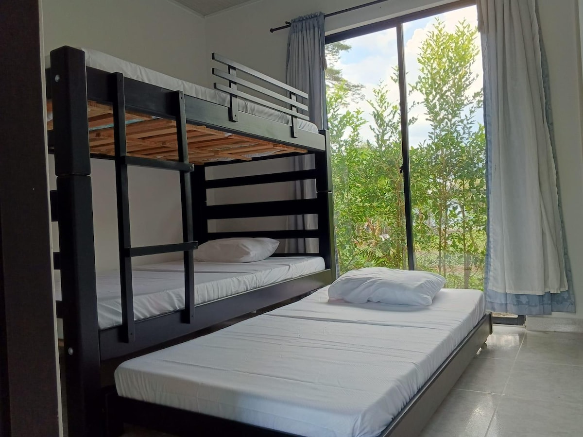 3 krevate dhe banjë private