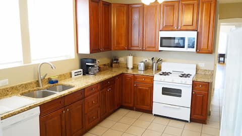 2 BDRM Chicago Suburb Apt. w/ Free Garage