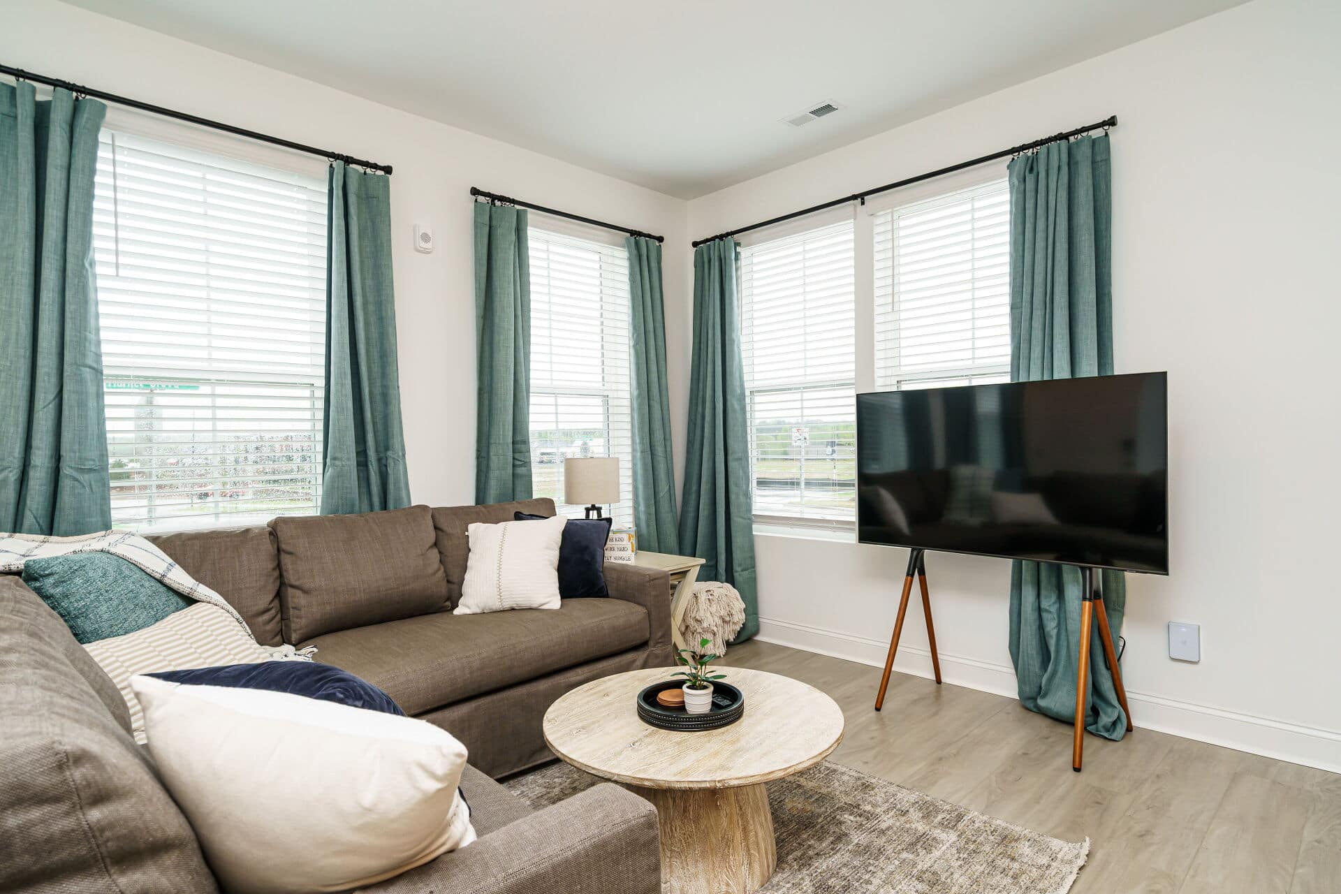 Modern Luxe Condo. Walk to Coffee Dining Wegmans