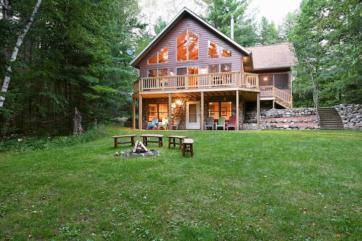 Lakefront Cabin with Cascading Rapids, Pool Table
