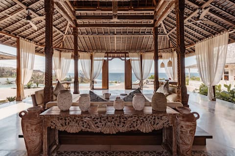 4 Bedroom Villa w/ Private Beach