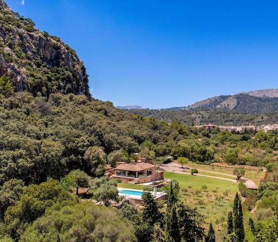 Luxury villa with heated pool and gym in Pollença