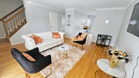 Entire 4 beds Town Home with Basement Studio