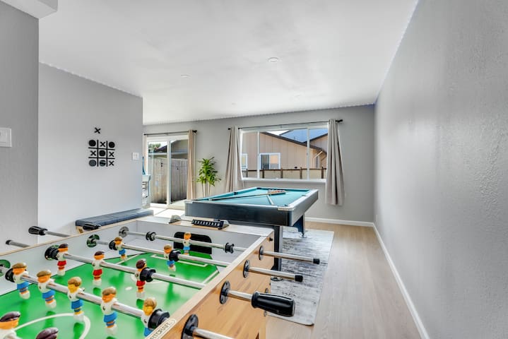 Modern Lux 4B/3BA Retreat w/ LED Game Room and Bar